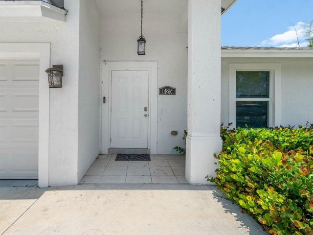 Продажа дома по адресу 625 Forest Hill Boulevard - фото 6637332