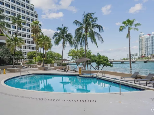 Продажа квартиры #1411 - фото 6637926