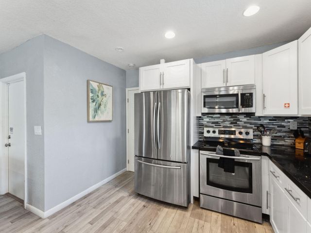 Продажа дома по адресу 1631 N Andrews Square - фото 6642341