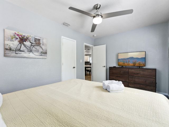 Продажа дома по адресу 1631 N Andrews Square - фото 6642343