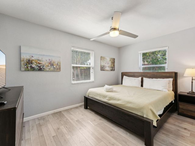 Продажа дома по адресу 1631 N Andrews Square - фото 6642344