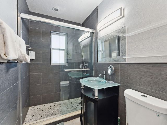 Продажа дома по адресу 1631 N Andrews Square - фото 6642346