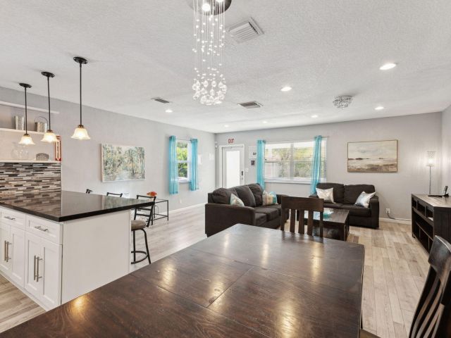 Продажа дома по адресу 1631 N Andrews Square - фото 6642349