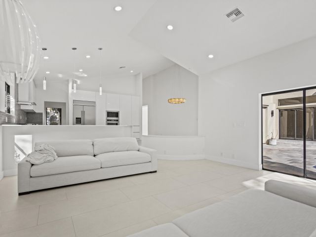 Дом в аренду по адресу 4798 NW 25th Way - фото 6698944