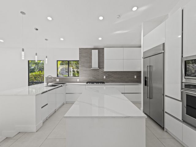 Дом в аренду по адресу 4798 NW 25th Way - фото 6698946