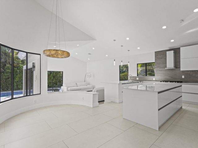 Дом в аренду по адресу 4798 NW 25th Way - фото 6698947