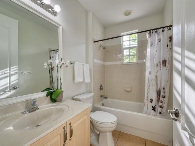 Продажа дома по адресу 430 SW 147th Ave - фото 7432330