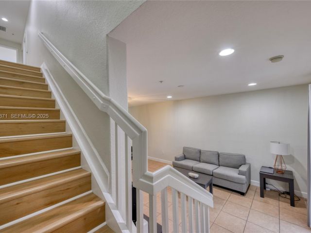 Продажа дома по адресу 430 SW 147th Ave - фото 7432340