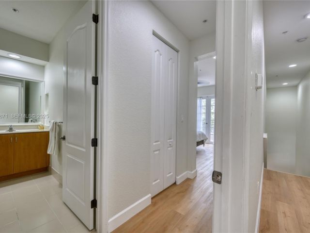 Продажа дома по адресу 430 SW 147th Ave - фото 7432342