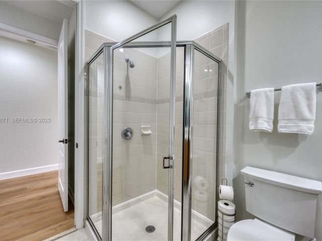 Продажа дома по адресу 430 SW 147th Ave - фото 7432344