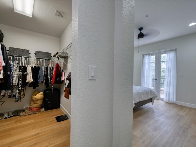 Продажа дома по адресу 430 SW 147th Ave - фото 7432348