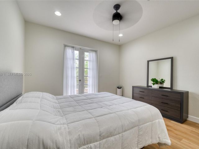 Продажа дома по адресу 430 SW 147th Ave - фото 7432352