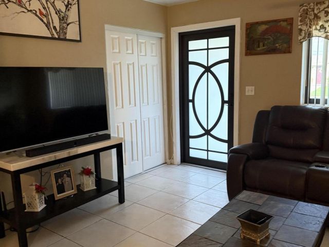 Продажа дома по адресу 1481 SW 7th Terrace - фото 6642933