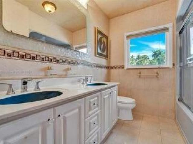 Дом в аренду по адресу 1200 Hollywood Boulevard - фото 6644884