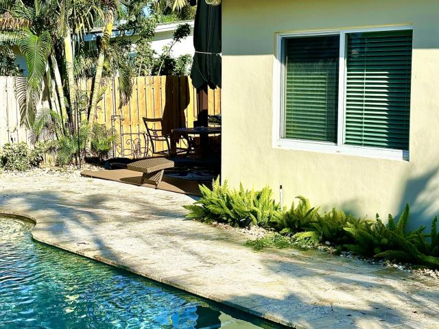 Дом в аренду по адресу 2500 NE 9th Street - фото 6653202