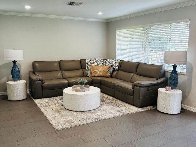 Дом в аренду по адресу 2500 NE 9th Street - фото 6653203