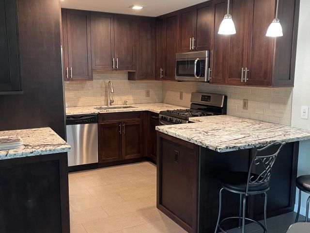 Дом в аренду по адресу 2500 NE 9th Street - фото 6653206