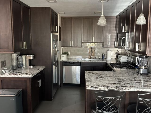 Дом в аренду по адресу 2500 NE 9th Street - фото 6653207