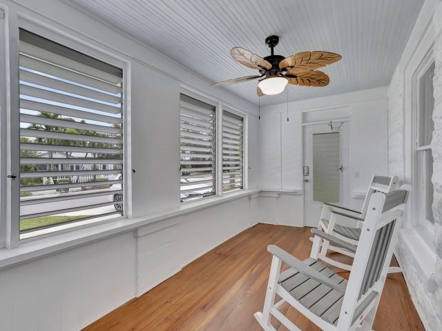 Дом в аренду по адресу 320 SE 4th Avenue - фото 6657007