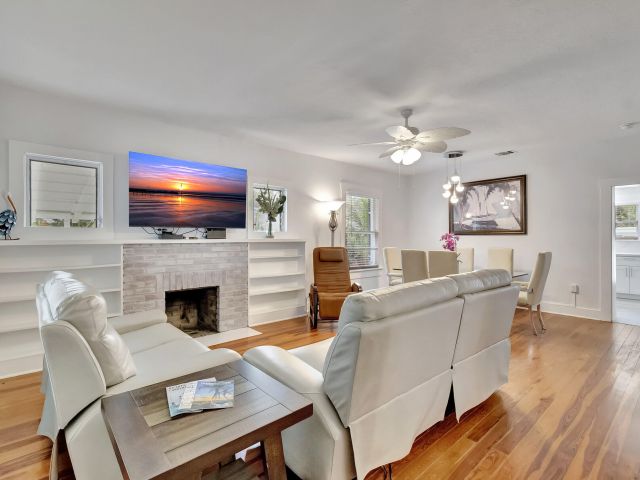 Дом в аренду по адресу 320 SE 4th Avenue - фото 6657011