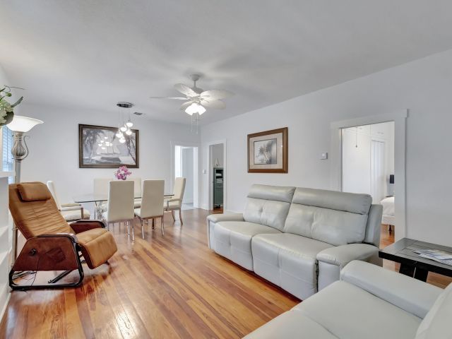 Дом в аренду по адресу 320 SE 4th Avenue - фото 6657014