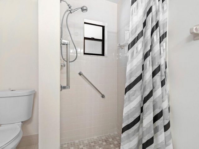 Дом в аренду по адресу 23315 SW 54th Way B - фото 6643410