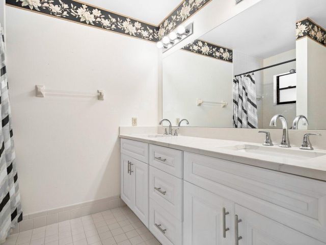 Дом в аренду по адресу 23315 SW 54th Way B - фото 6643411