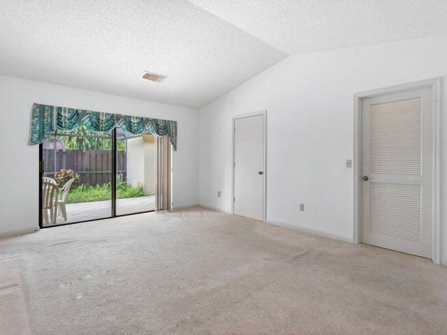 Дом в аренду по адресу 23315 SW 54th Way B - фото 6643413