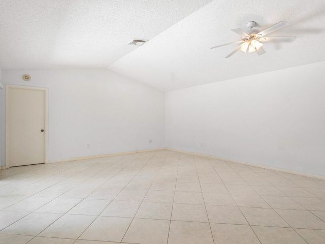 Дом в аренду по адресу 23315 SW 54th Way B - фото 6643421