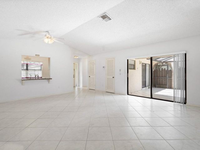 Дом в аренду по адресу 23315 SW 54th Way B - фото 6643424