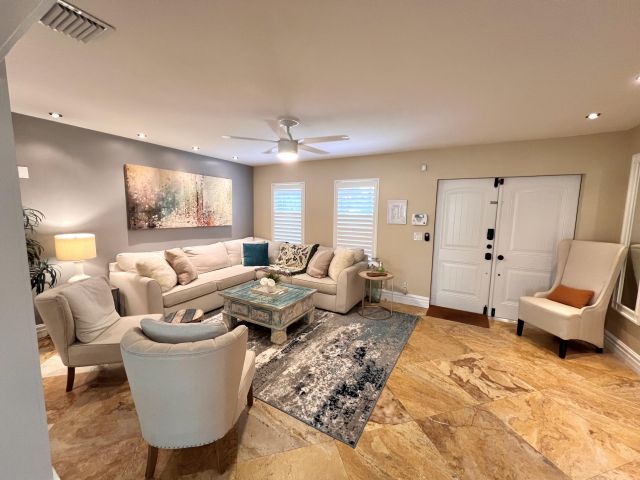 Продажа дома по адресу 902 S Swinton Avenue - фото 6657027