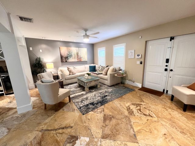 Продажа дома по адресу 902 S Swinton Avenue - фото 6657028