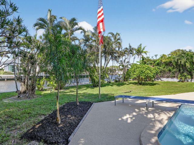 Продажа дома по адресу 2541 Middle River Drive - фото 6647294