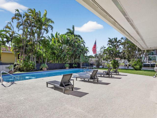 Продажа дома по адресу 2541 Middle River Drive - фото 6647297