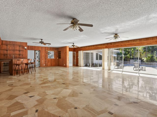 Продажа дома по адресу 2541 Middle River Drive - фото 6647298