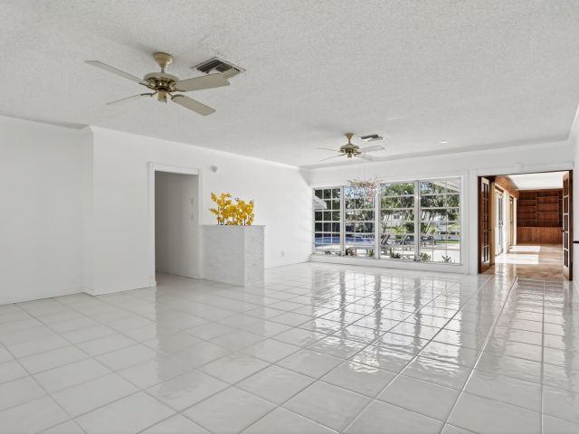 Продажа дома по адресу 2541 Middle River Drive - фото 6647299