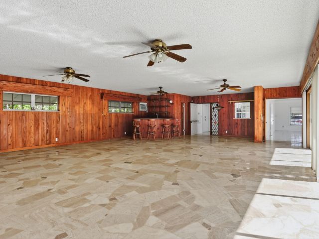 Продажа дома по адресу 2541 Middle River Drive - фото 6823827