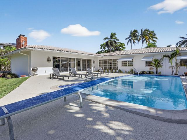 Продажа дома по адресу 2541 Middle River Drive - фото 6823828