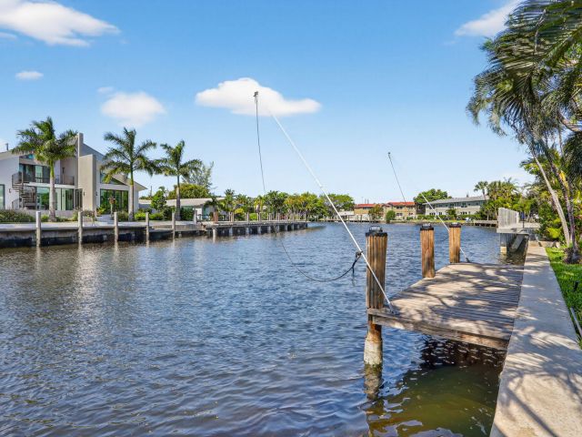 Продажа дома по адресу 2541 Middle River Drive - фото 6823829