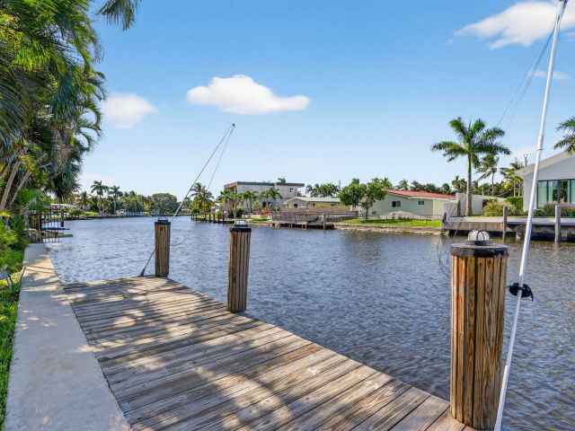 Продажа дома по адресу 2541 Middle River Drive - фото 6823830