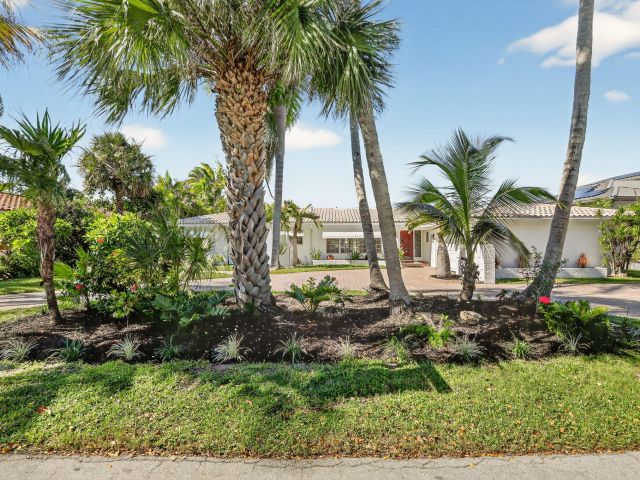 Продажа дома по адресу 2541 Middle River Drive - фото 6823834