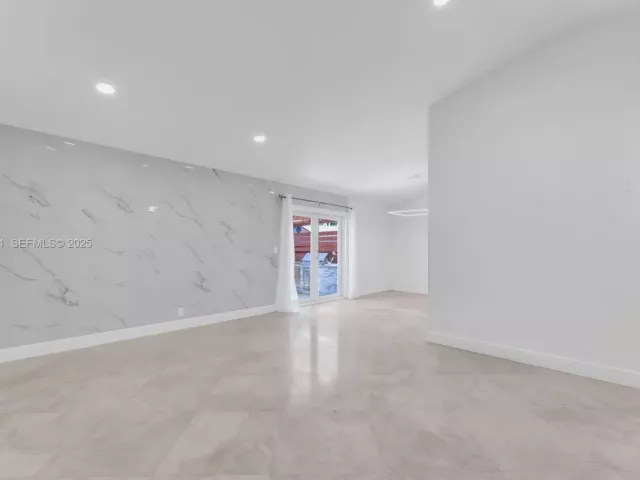 Продажа дома по адресу 9801 Ridgecreek Rd - фото 6652472