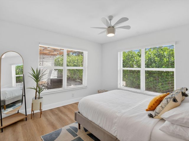 Продажа дома по адресу 1001 NE 16th Street - фото 6646372