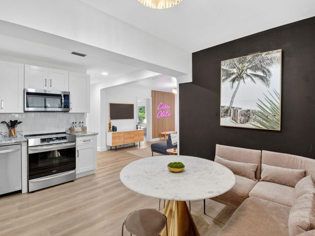 Продажа дома по адресу 1001 NE 16th Street - фото 6646373