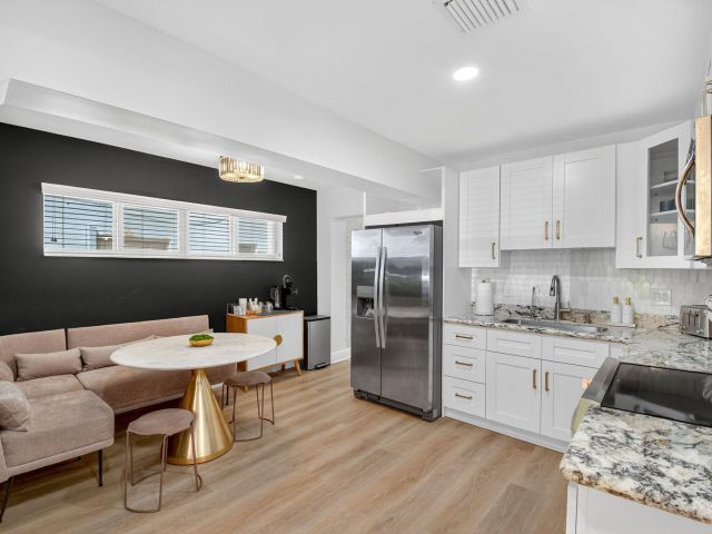 Продажа дома по адресу 1001 NE 16th Street - фото 6646374