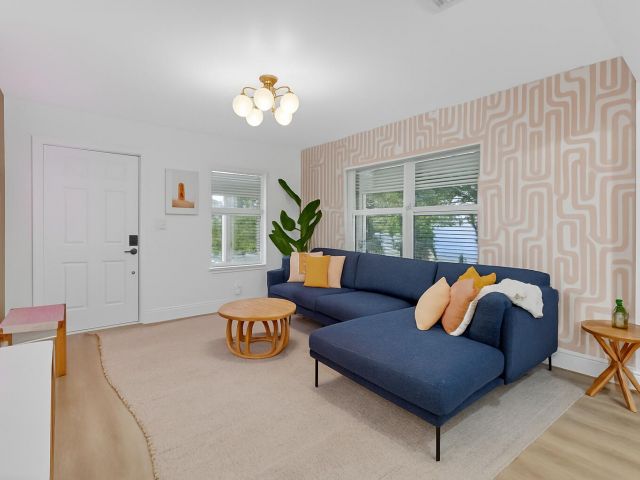 Продажа дома по адресу 1001 NE 16th Street - фото 6646377