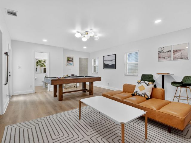 Продажа дома по адресу 1001 NE 16th Street - фото 6646379