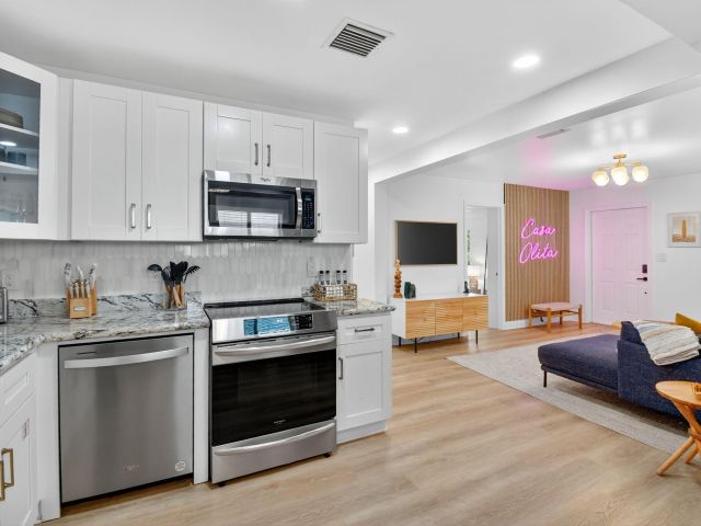 Продажа дома по адресу 1001 NE 16th Street - фото 6646380