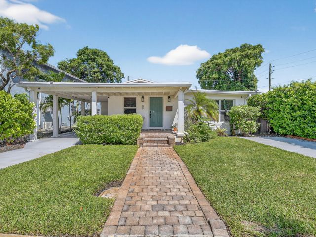 Продажа дома по адресу 1001 NE 16th Street - фото 6646381