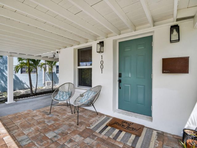 Продажа дома по адресу 1001 NE 16th Street - фото 6646382